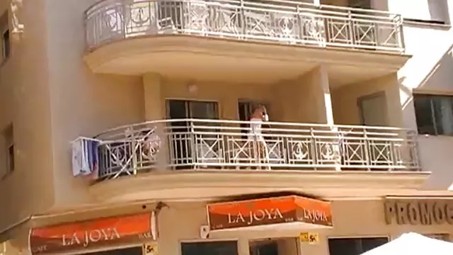 بزرگسالان بدون ثبت نام بدن یک زن یک عکس سکسی زنان دوجنسه درس در آشپزخانه